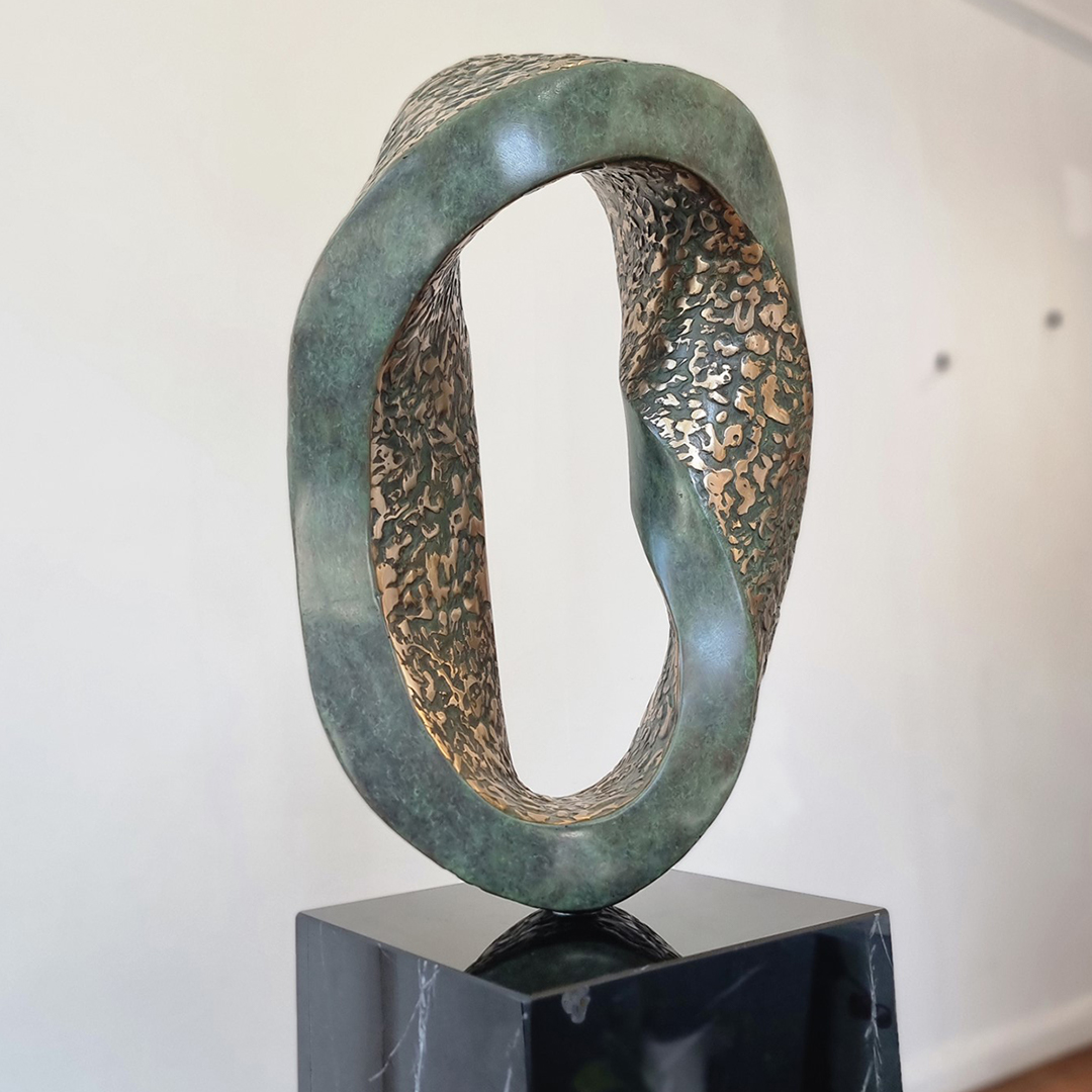 Mobius Curve – bronze sculpture Mobius Curve – bronze sculpture