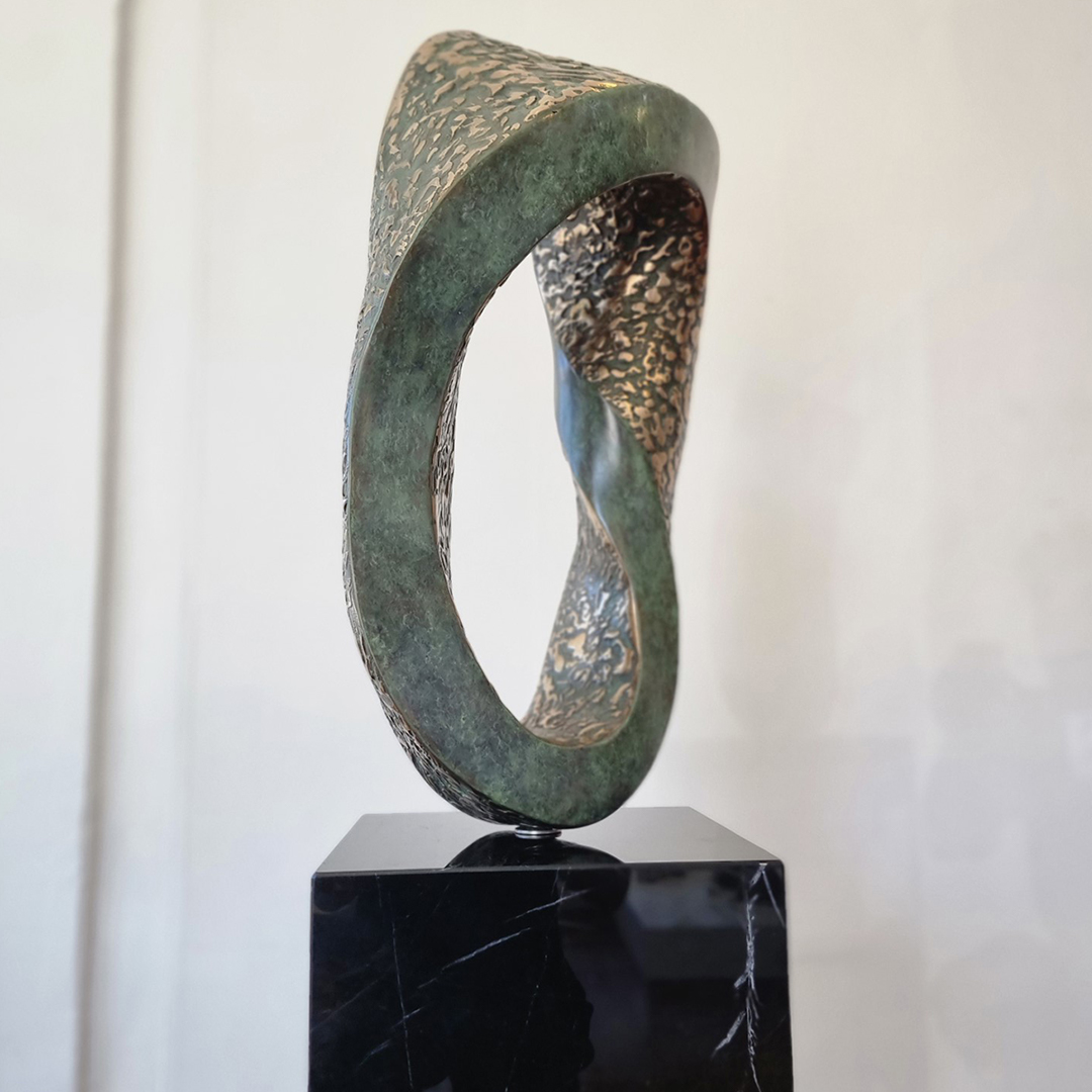 Mobius Curve – bronze sculpture Mobius Curve – bronze sculpture