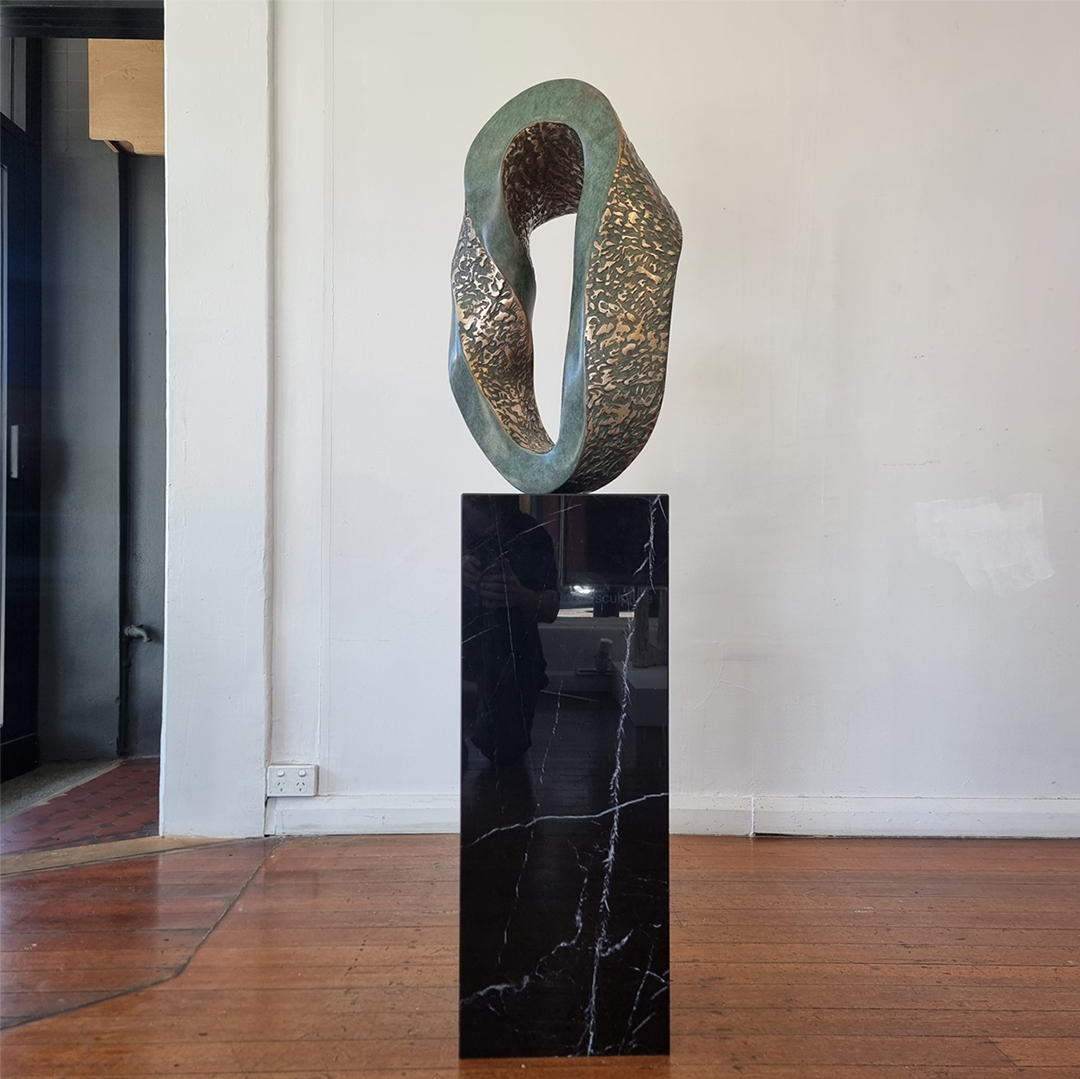 Mobius Curve – bronze sculpture Mobius Curve – bronze sculpture