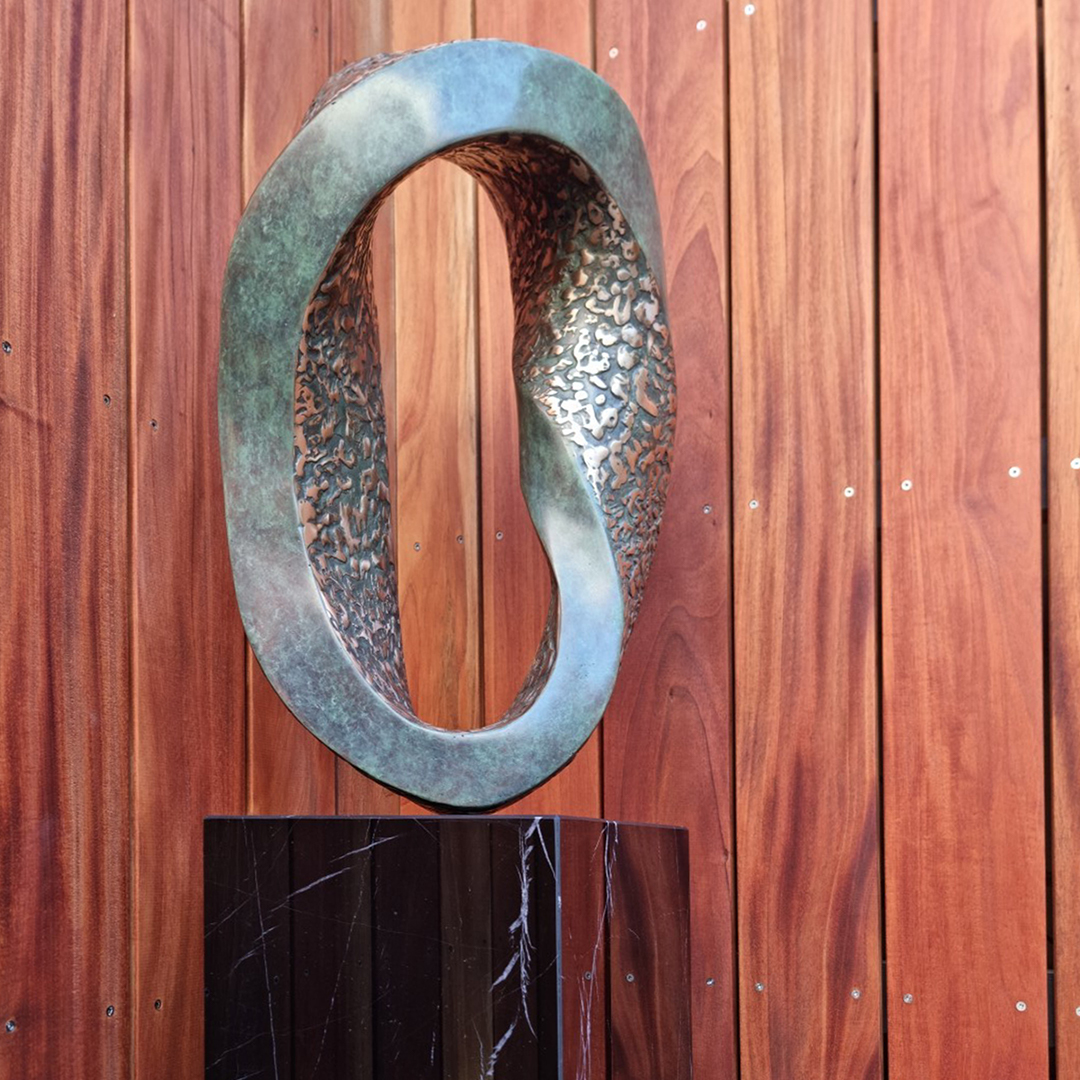 Mobius Curve – bronze sculpture Mobius Curve – bronze sculpture