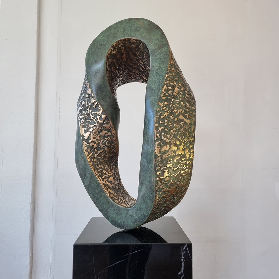 Mobius Curve – bronze sculpture Mobius Curve – bronze sculpture