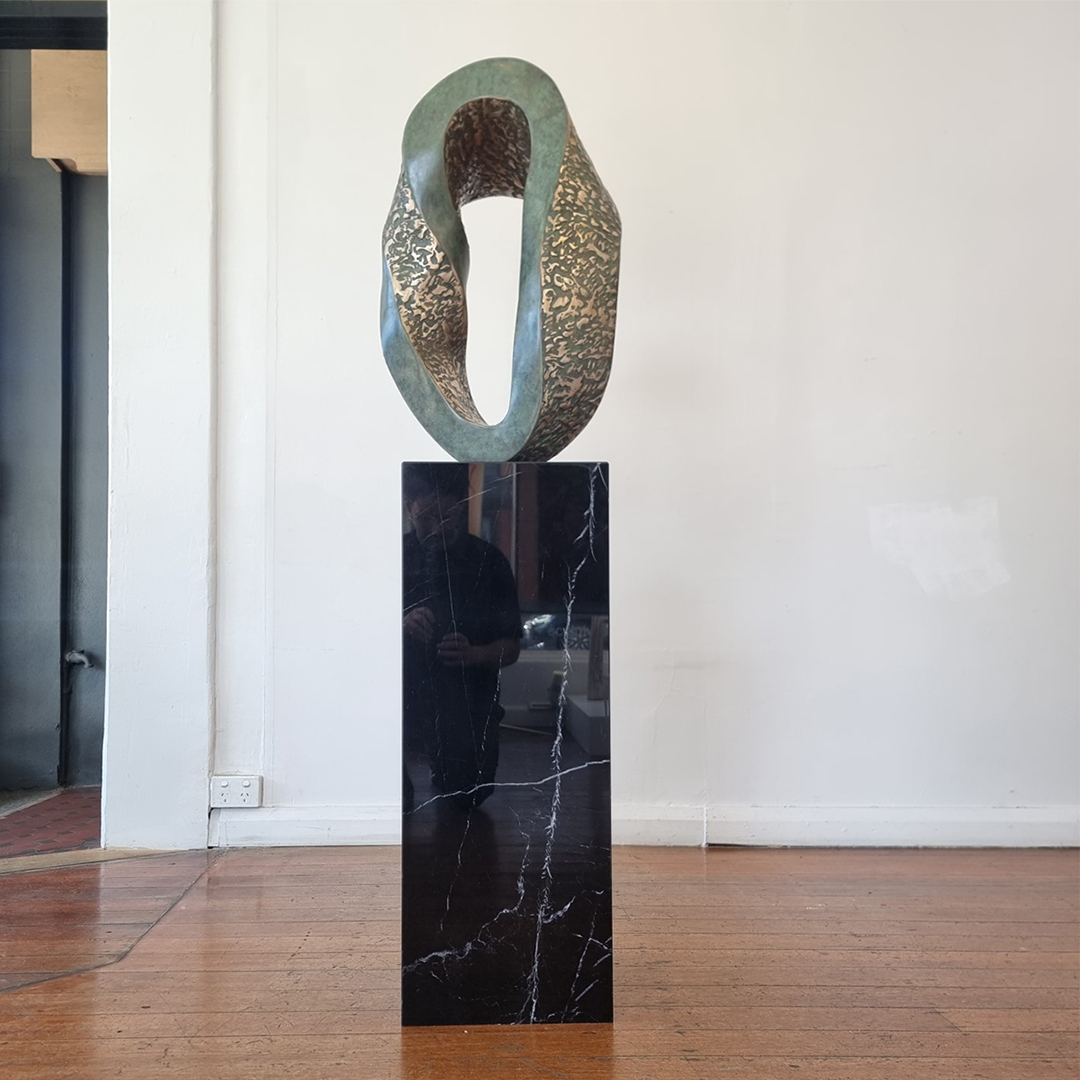 Mobius Curve – bronze sculpture bronze interior sculpture